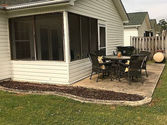 3rd image of 229 Flagstone Dr