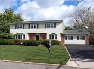 5 Ridge Rd, Coram, NY 11727