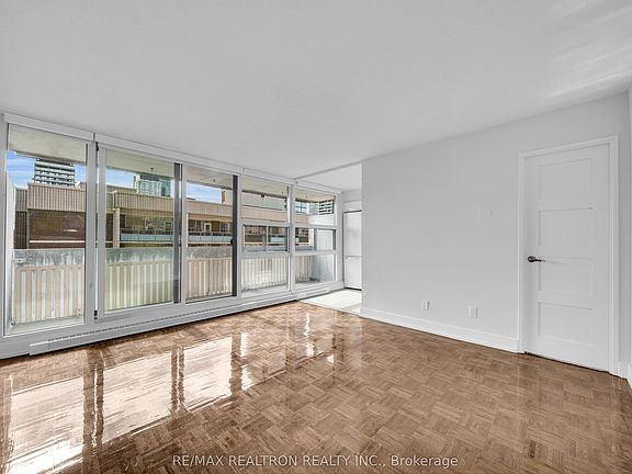 2nd image of 33 Isabella St #414