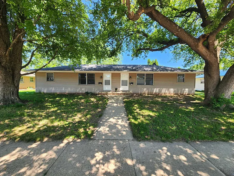1736 E Amelia St — Photo 1
