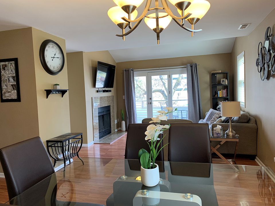 Open concept- lots of light!