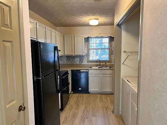 5th image of 571 Wedgewood Dr