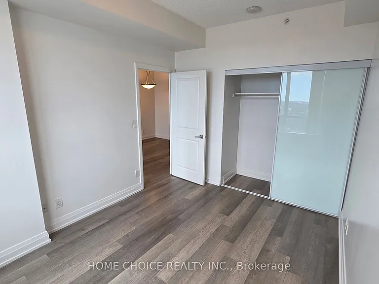 7165 Yonge St #Penthouse 103 — Photo 10