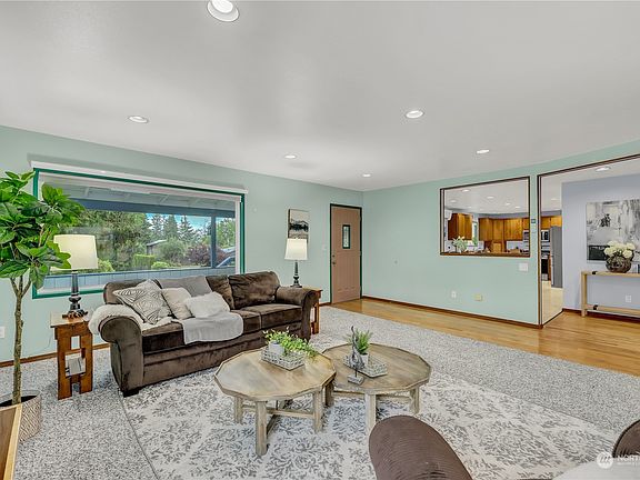 5th image of 18028 Waverly Drive