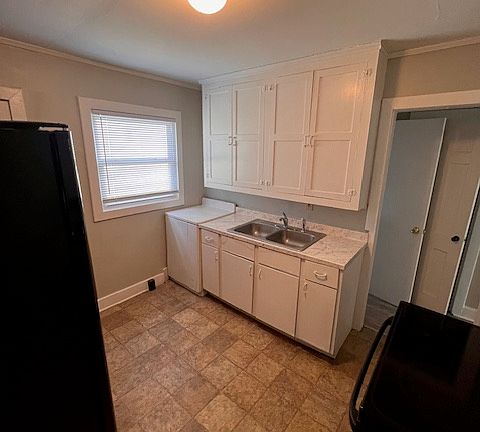 4th image of 304 N Hoffman St #306
