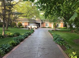 4050 Windermere Ln, Oshkosh, WI 54902