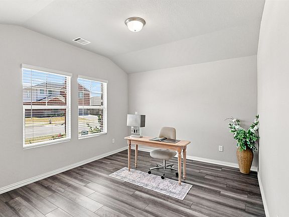 5th image of 2848 Fox Trail Ln
