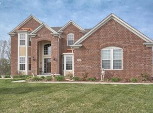 6119 Quartz Ct, Grand Blanc, MI 48439