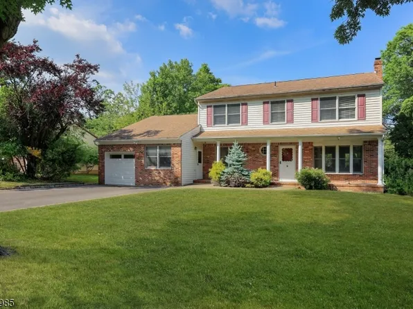 9 Starlite Ct, Westfield Town, NJ 07090