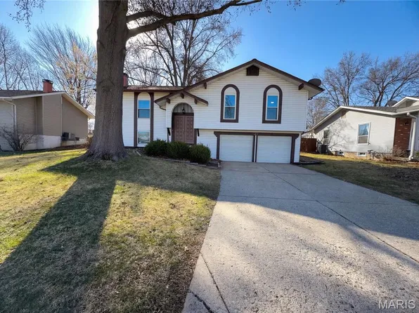 27 Glenna Dr, Saint Peters, MO 63376