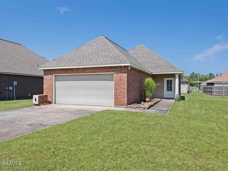 1st image of 611 Magnolia Knee Dr