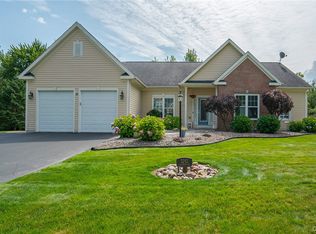 3292 Oak Brook Rd, Baldwinsville, NY 13027