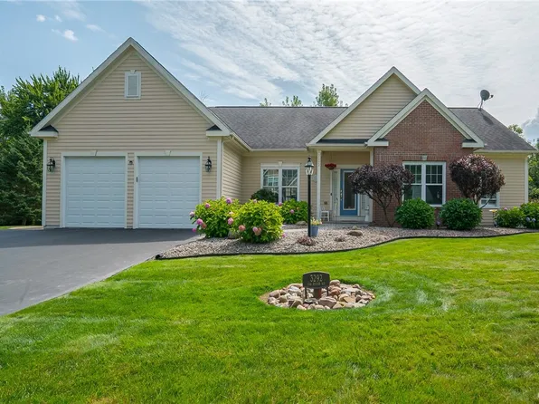3292 Oak Brook Rd, Baldwinsville, NY 13027