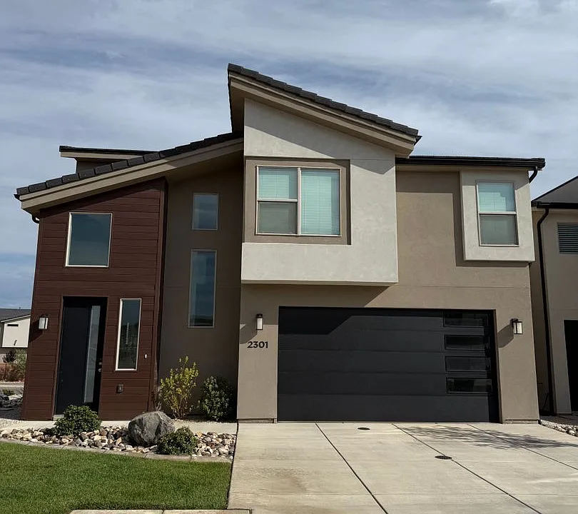 2313 E Luciano Ln