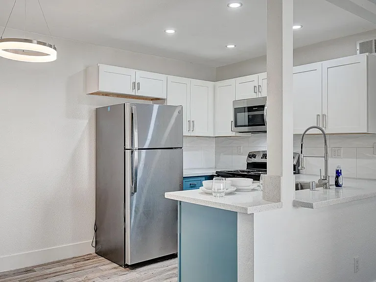 Rancho Vista Apartments — Photo 30
