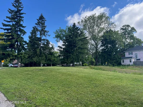 2602 River Rd, Maumee, OH 43537