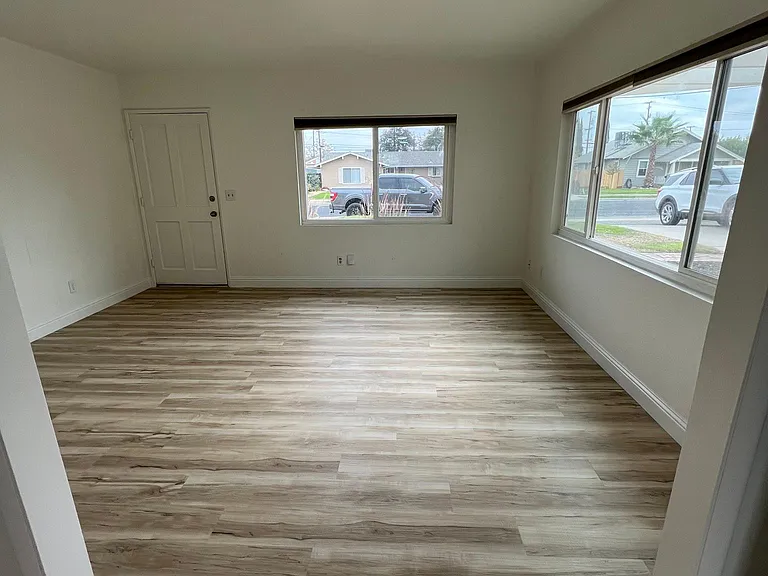 212 Acacia Ave — Photo 5
