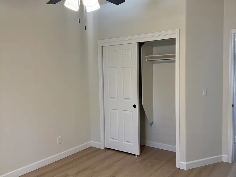 845 E Green Acres Dr — Photo 17