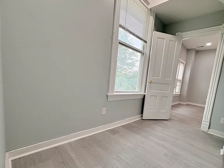 1056 N Central Ave #2 — Photo 15
