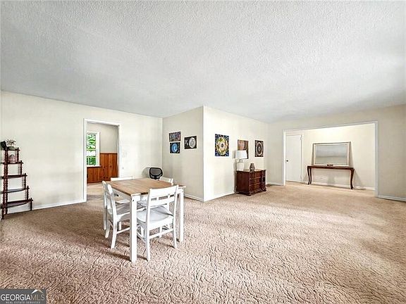4th image of 621 Rays Rd