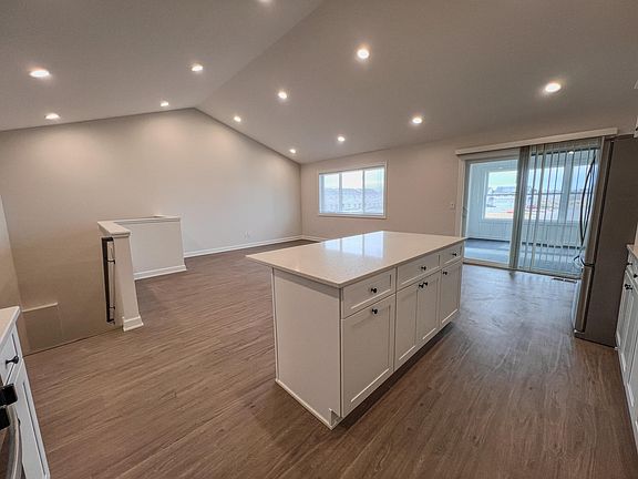 3rd image of 607 S Division St