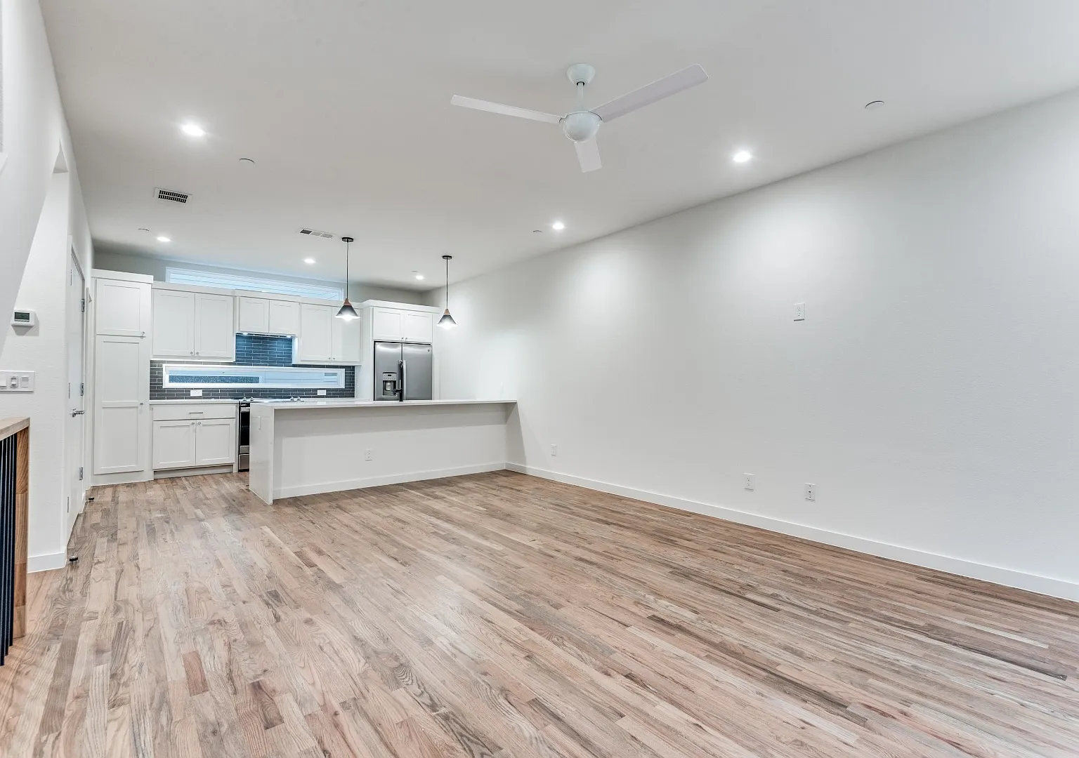 3 bedroom Lakewood Townhome Walking Distance to Whole Foods and all of your favorites! — Photo 4