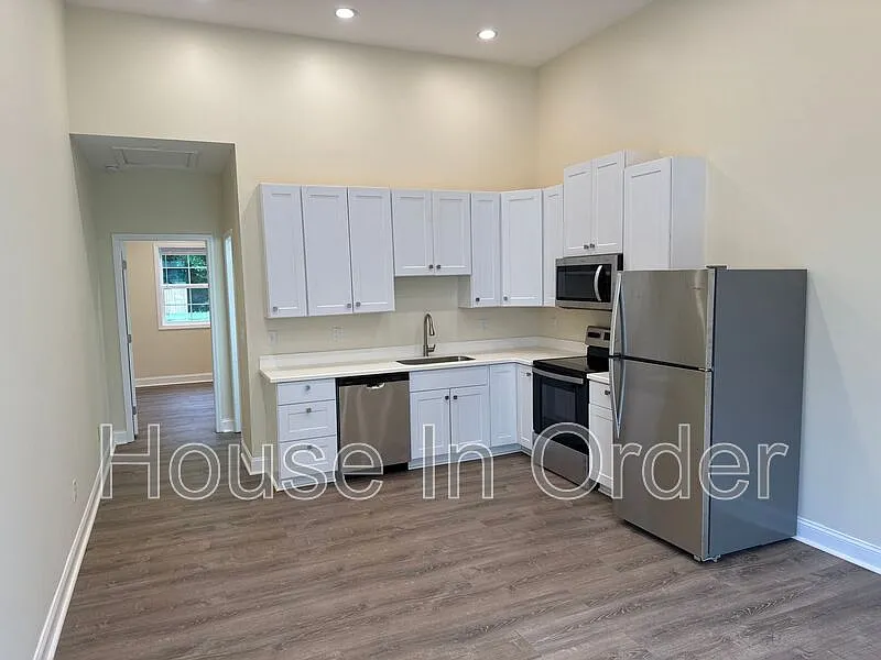 1 bed, 1.0 bath, 694 sqft, $995 — Photo 3