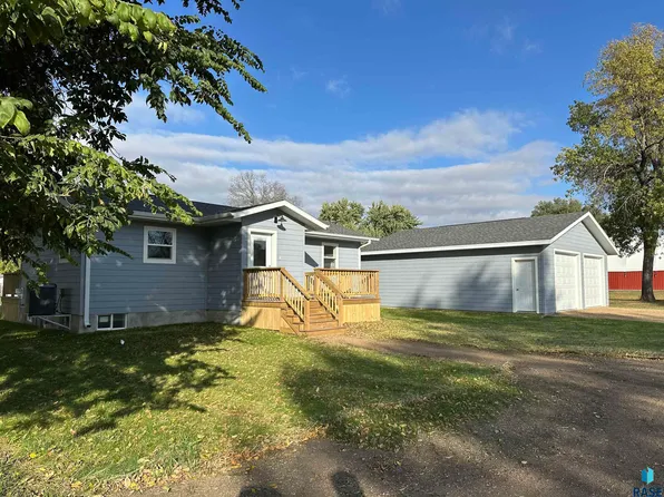 165 S 3rd St, Olivet, SD 57052