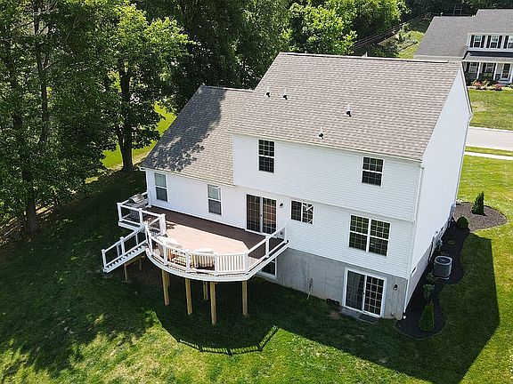 3rd image of 402 Highland Ct