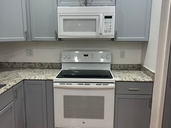 3rd image of 2623 Coral Ave