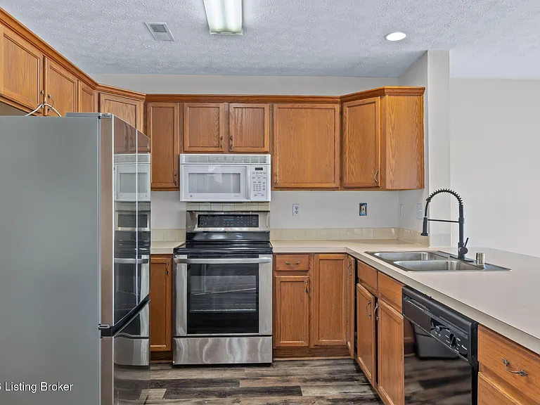 5001 Middlesex Dr — Photo 4