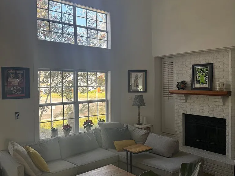 422 Canterbury Ct NW — Photo 7