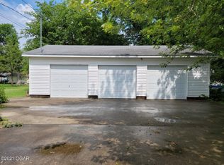 410 Gulf St, Lamar, MO 64759
