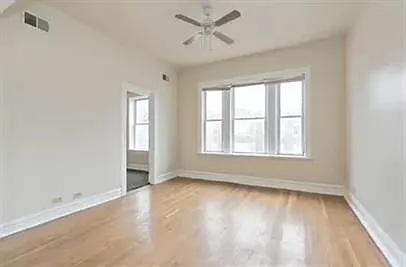 7556 S Champlain Ave #201