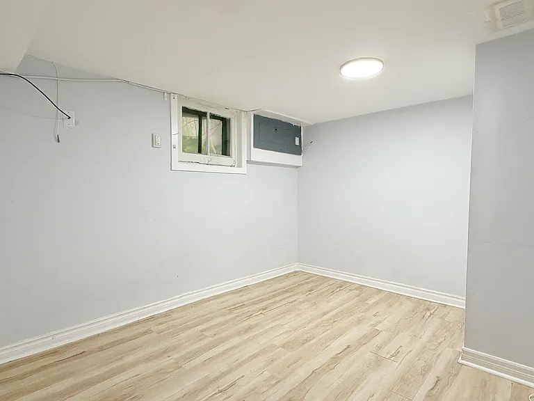 567 Campbell Ave #LOWER — Photo 5