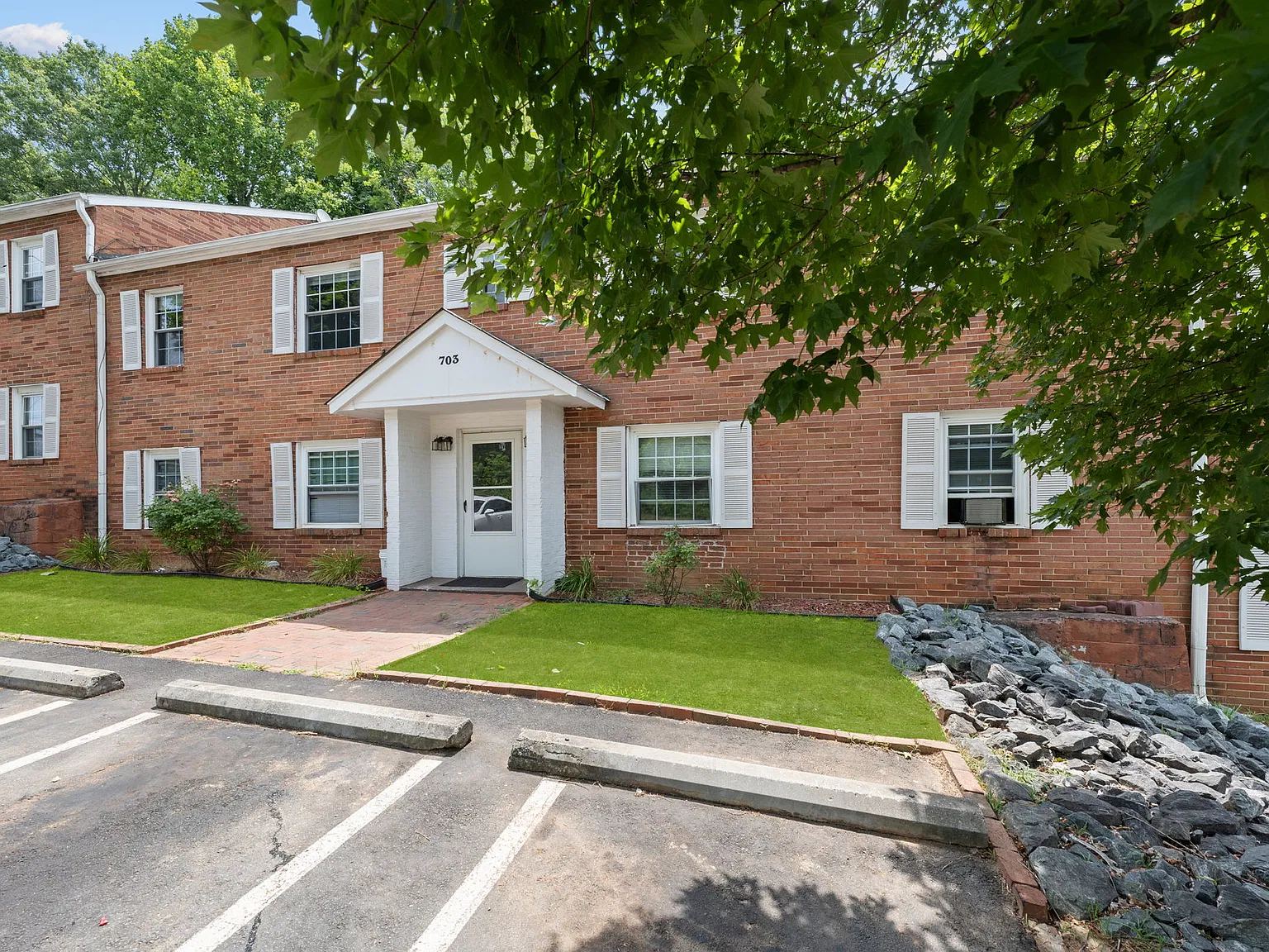 2 bed, 800 sqft, $795 — Photo 2
