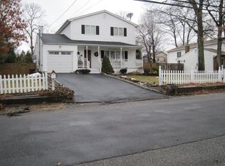 511 Mollie Blvd, Holbrook, NY 11741