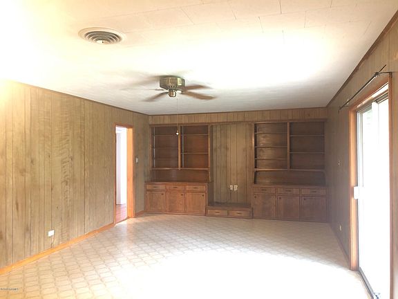 3rd image of 205 Oakwood Dr