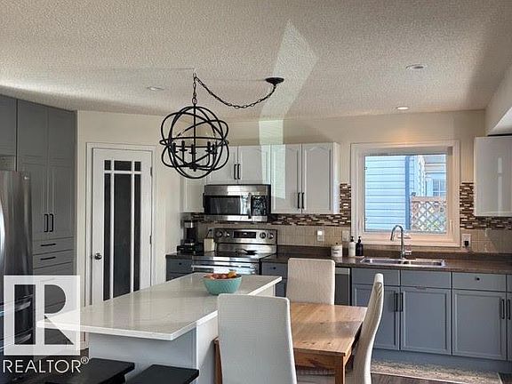 2nd image of 25 Hansen Close