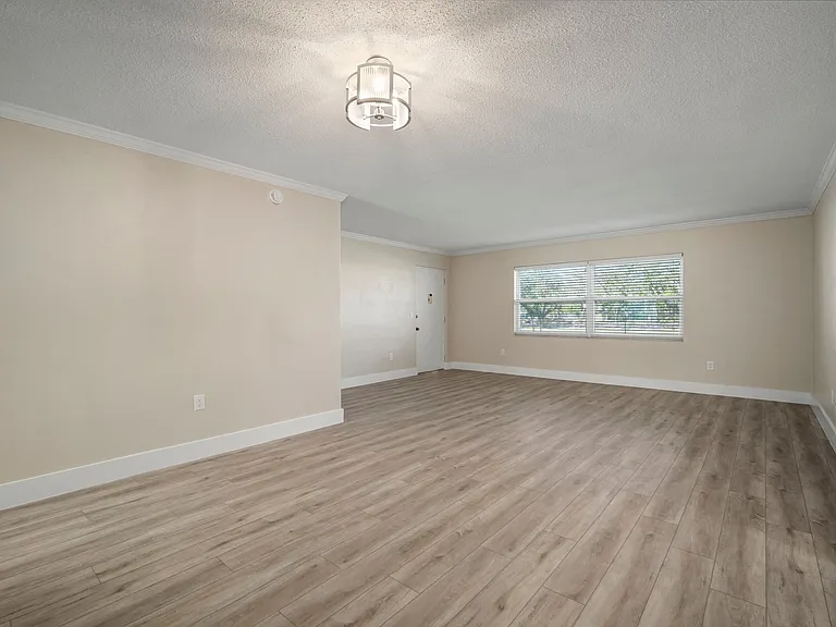 4533 Overlook Dr NE #B — Photo 4