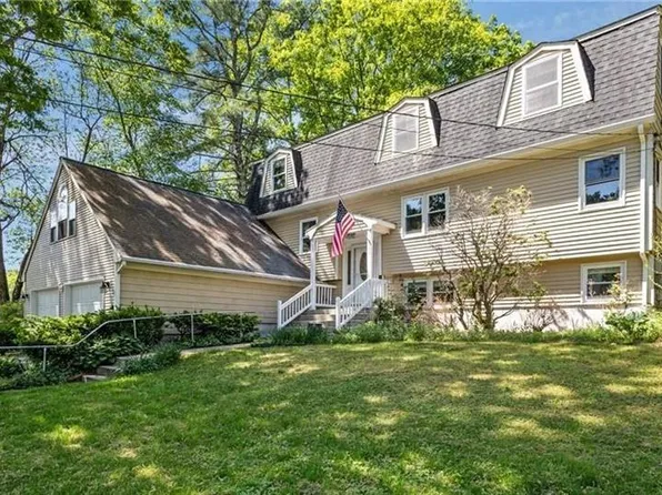416 Farnum Pike, Smithfield, RI 02917
