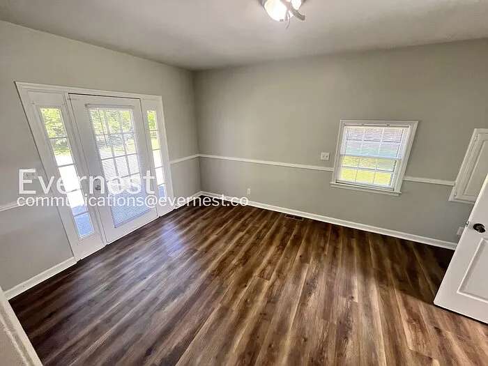 837 Britton Ave — Photo 11