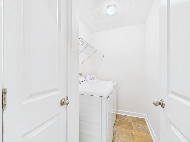 129 Grandview Dr — Photo 32