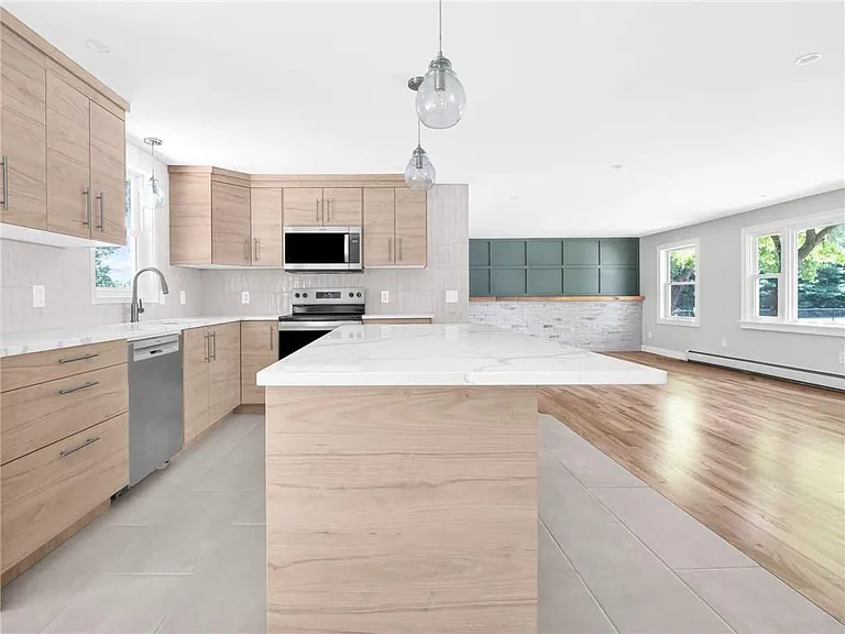 7 Jay Dr — Photo 15