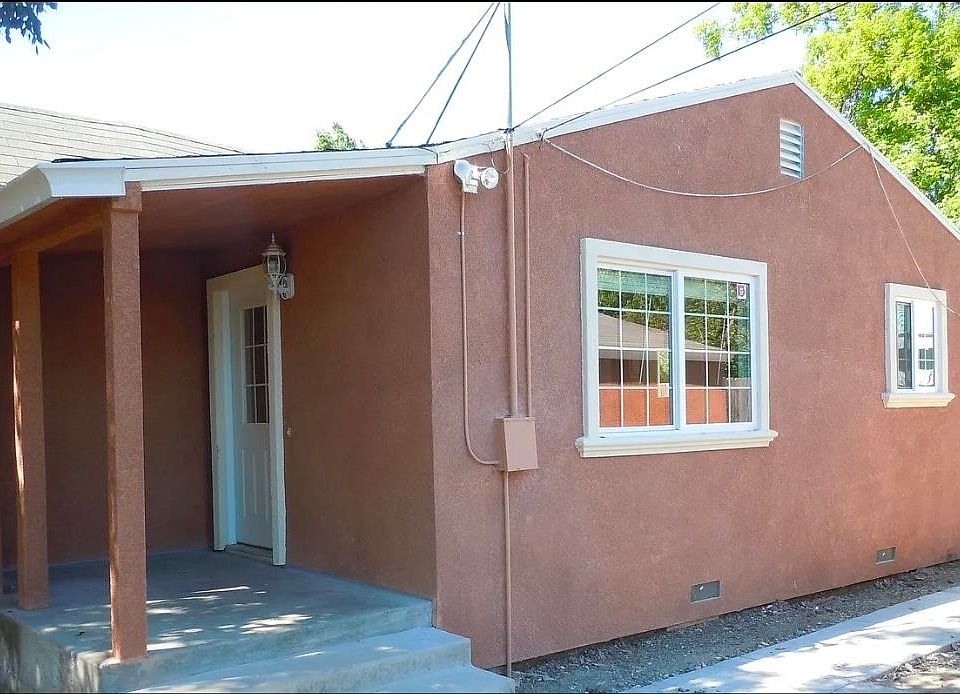 1st image of 327 W 20th St