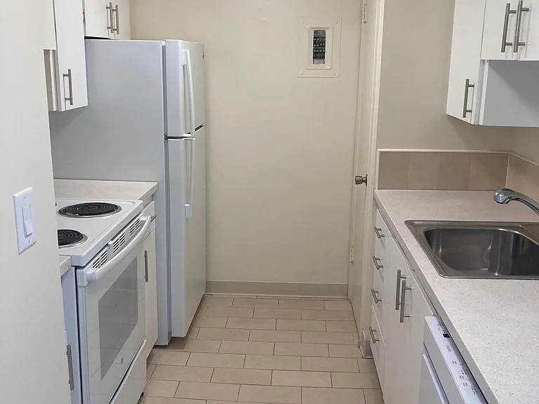 419 19th Ave E #6 — Photo 11