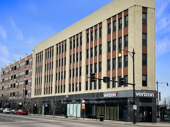 4015 N Milwaukee Ave Unit 211, Chicago, IL 60641