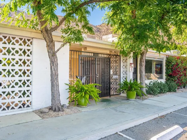 221 S Patencio Rd #2, Palm Springs, CA 92262