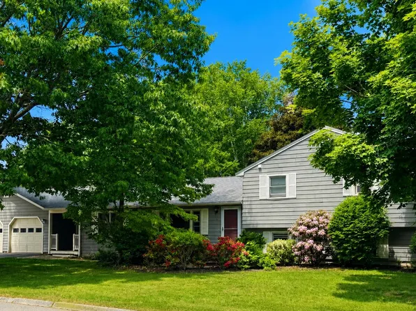 8 Toftree Lane, Dover, NH 03820