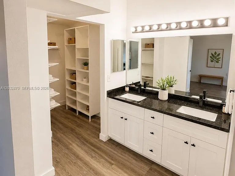 1445 Amanda St #1445 — Photo 3